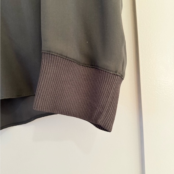 Vince Silk Top Olive Green - Picture 4 of 5